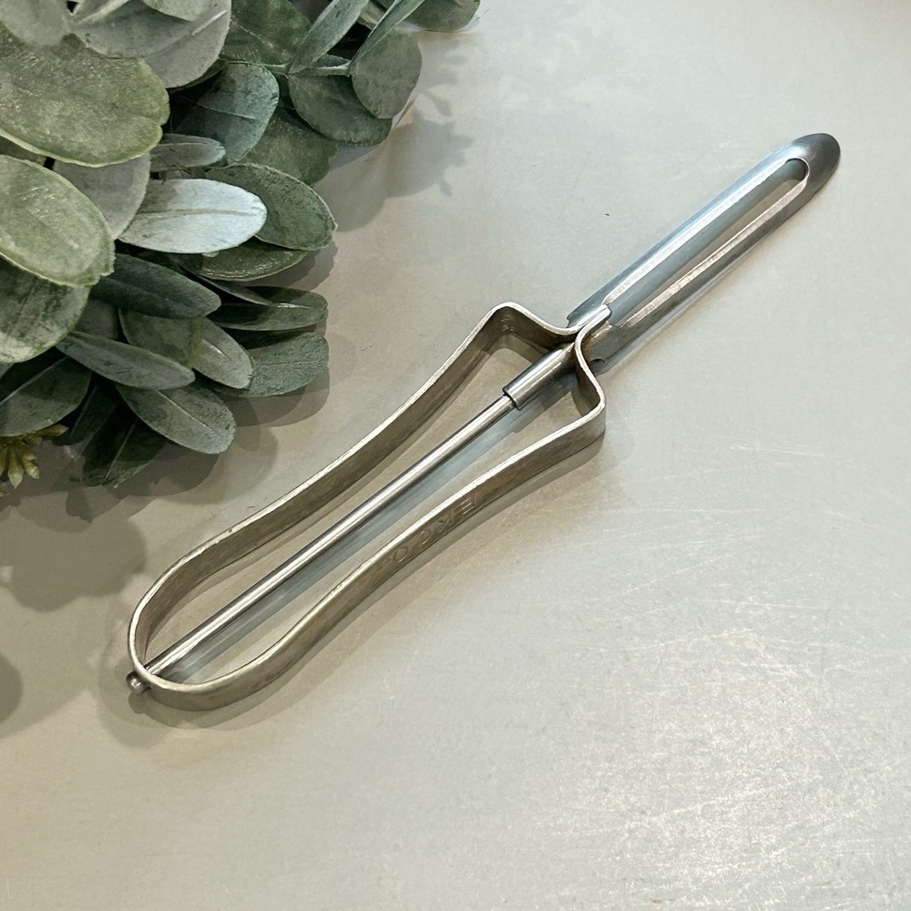 Vintage EKCO NEE ACTION SLIP PRUF‎ Carrot Vegetable Peeler